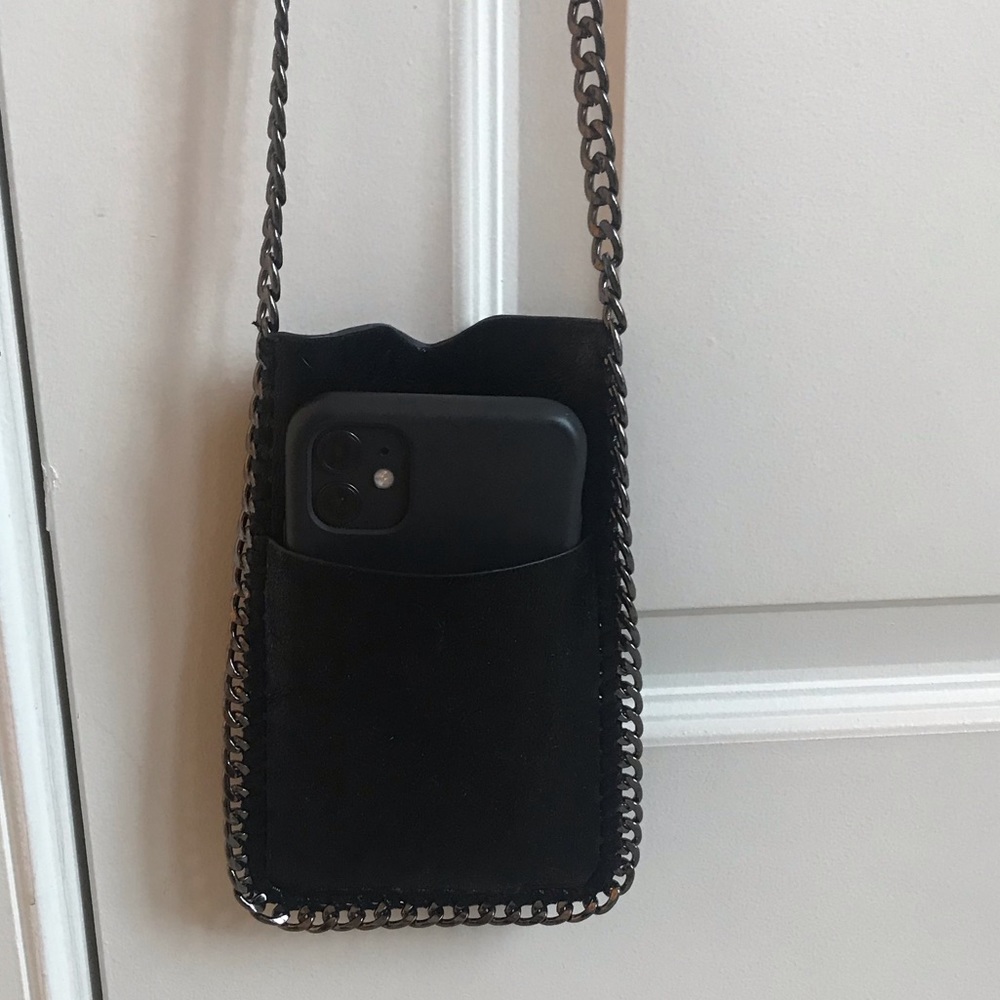 Crossbody pouch with chain
